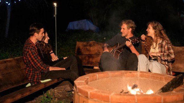 Cozy Cabin Getaways with Fireplaces and Hot Tubs
