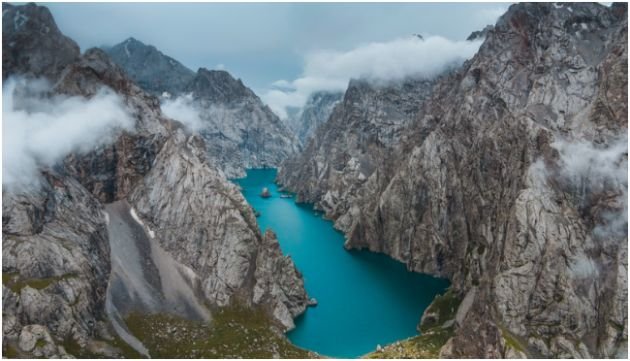 Ak-Suu Traverse, Kyrgyzstan